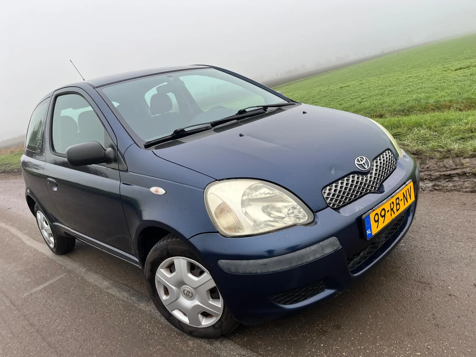 Toyota Yaris (2005) — foto 1