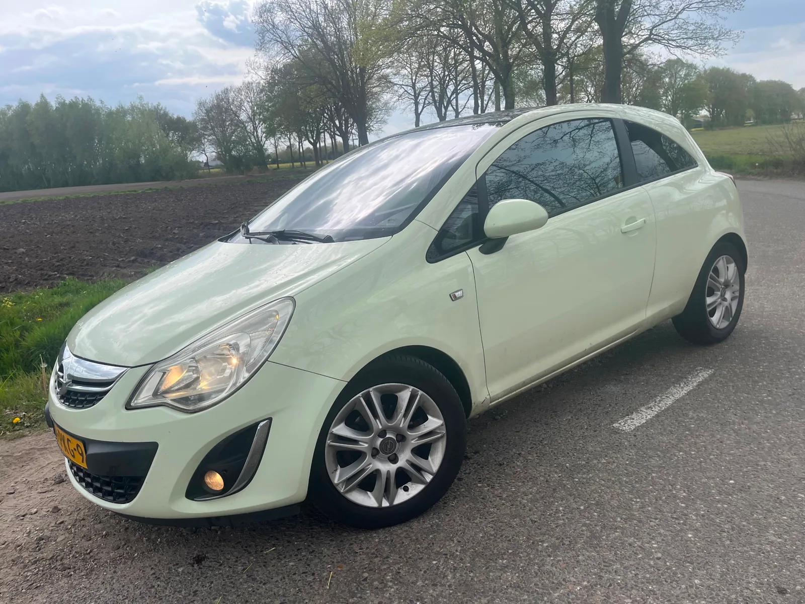 Opel Corsa (2011) — foto 1