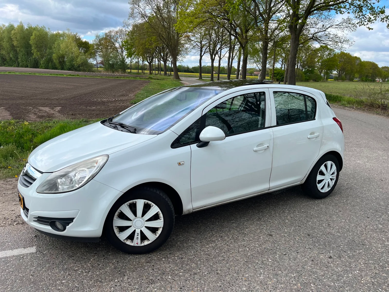Opel Corsa (2009) — foto 1