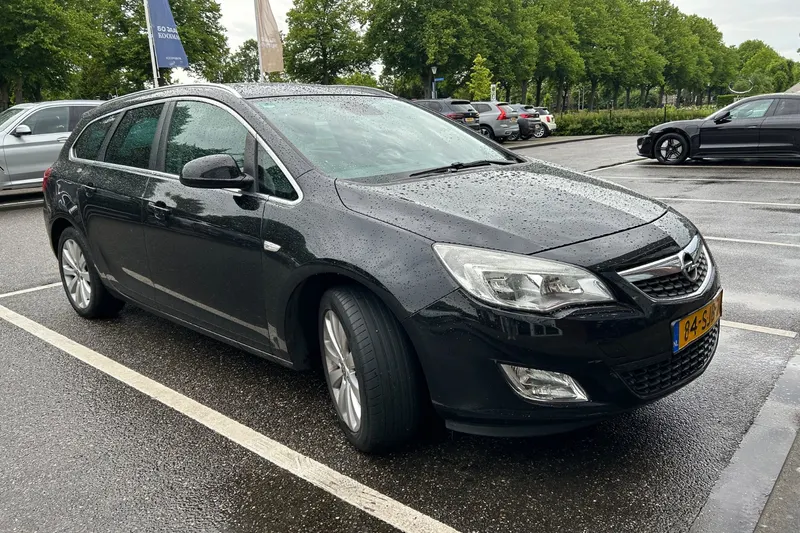 Opel Astra Sports Tourer (2011)