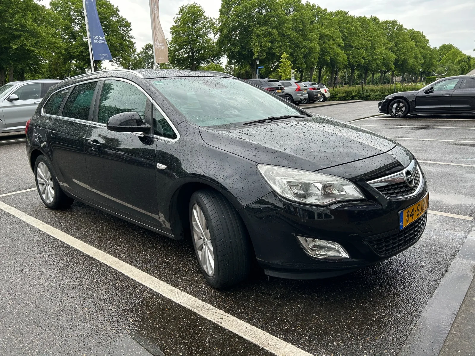 Opel Astra Sports Tourer (2011) — foto 1