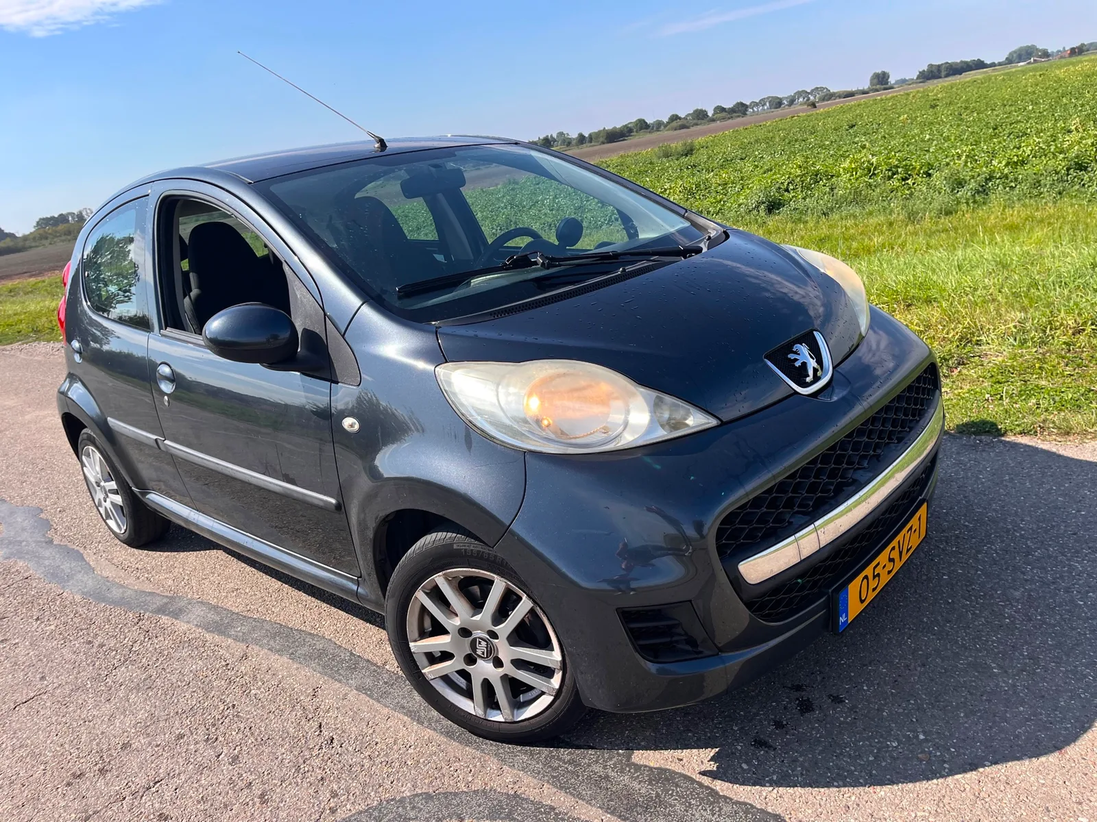 Peugeot 107 (2011) — foto 1