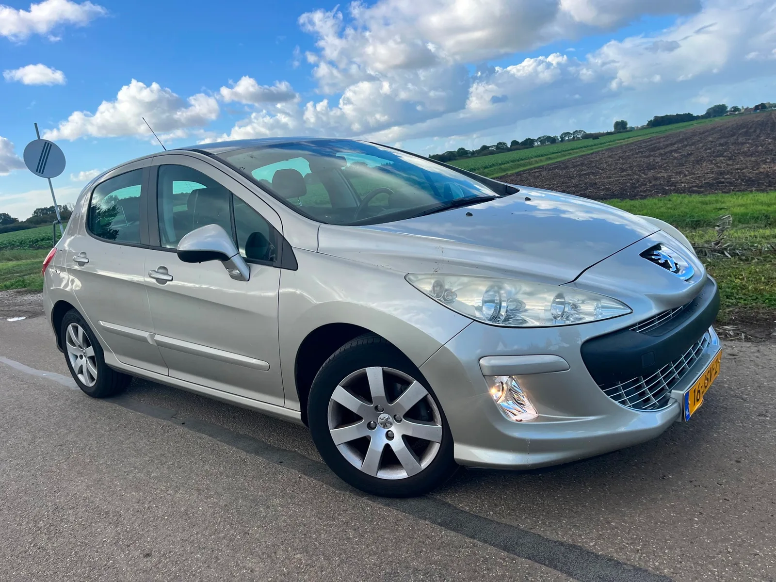 Peugeot 308 (2009) — foto 1