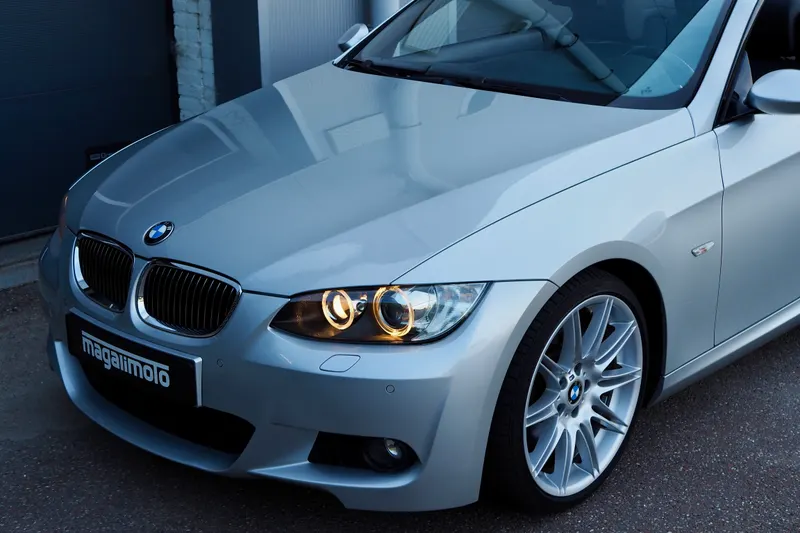BMW 325i (2008)