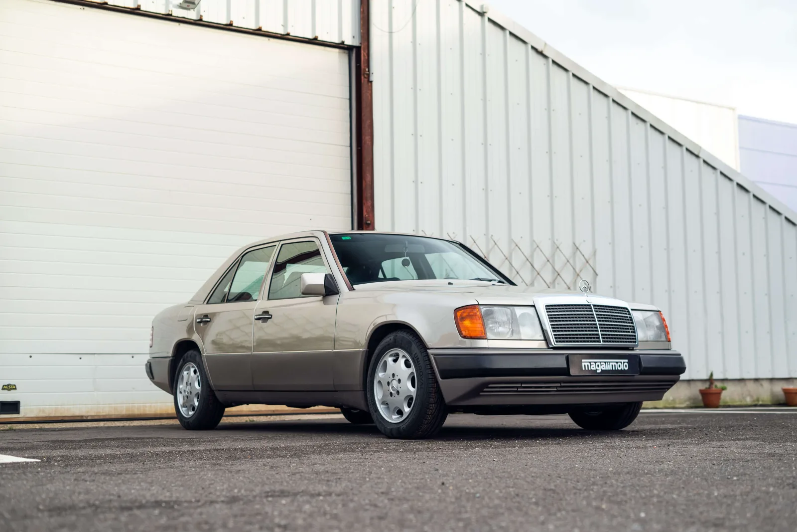 Mercedes-Benz 200-Serie (1992) — foto 1