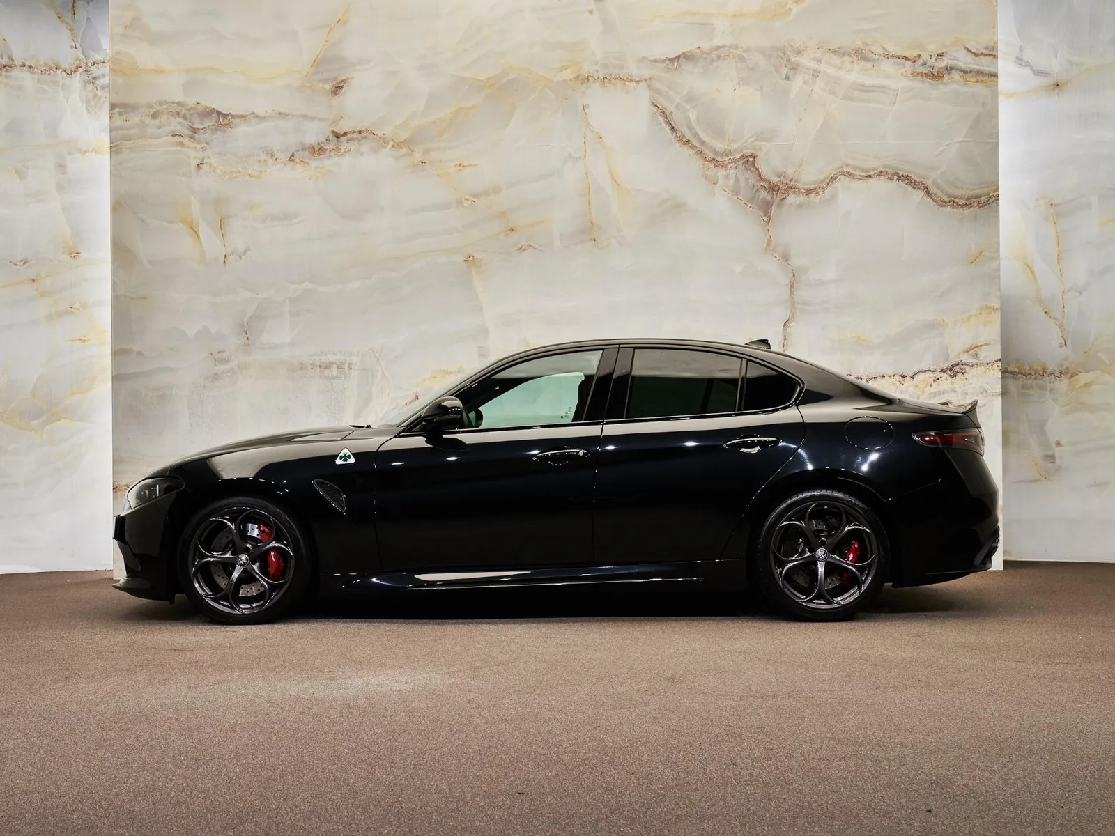 Alfa Romeo Giulia (2024) — foto 1