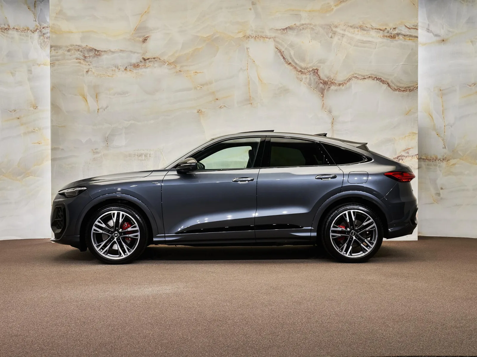 Audi Q5 Sportback (2026) — foto 1