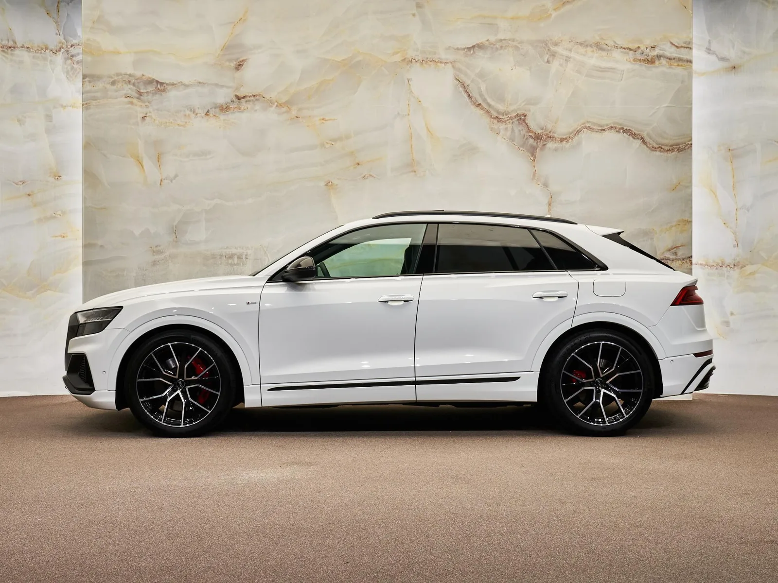 Audi Q8 (2021) — foto 1