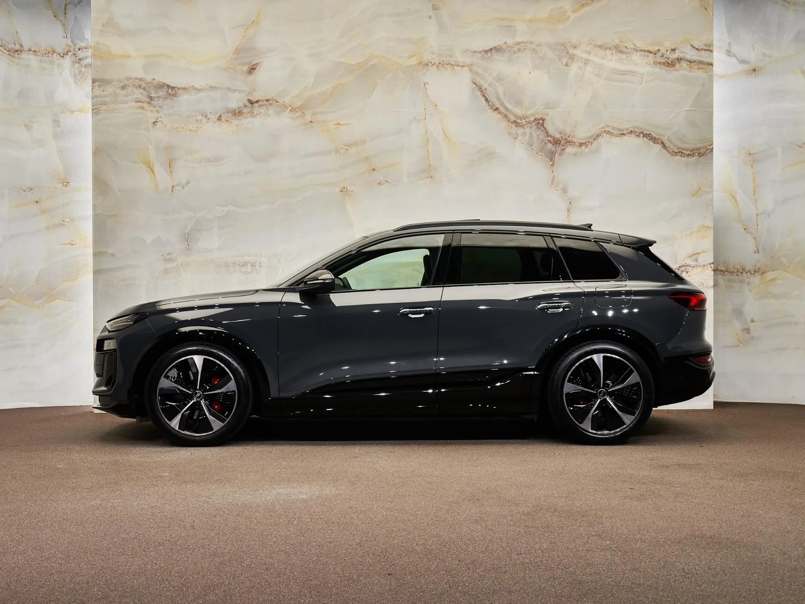 Audi SQ6 e-tron (2024) — foto 1