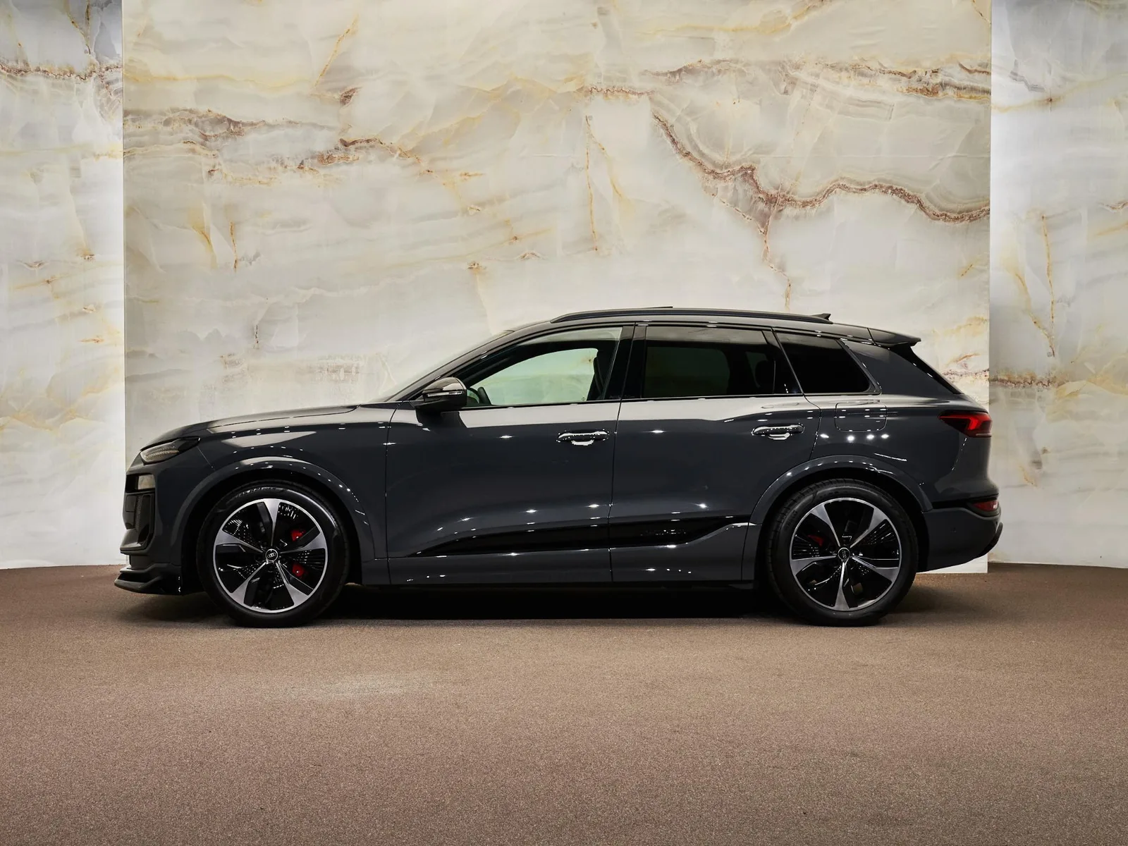 Audi SQ6 e-tron (2024) — foto 1