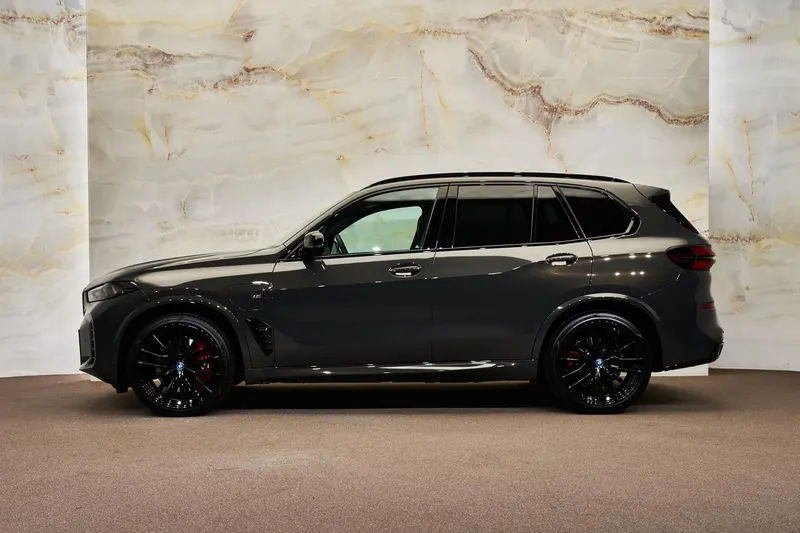 BMW X5 (2023)