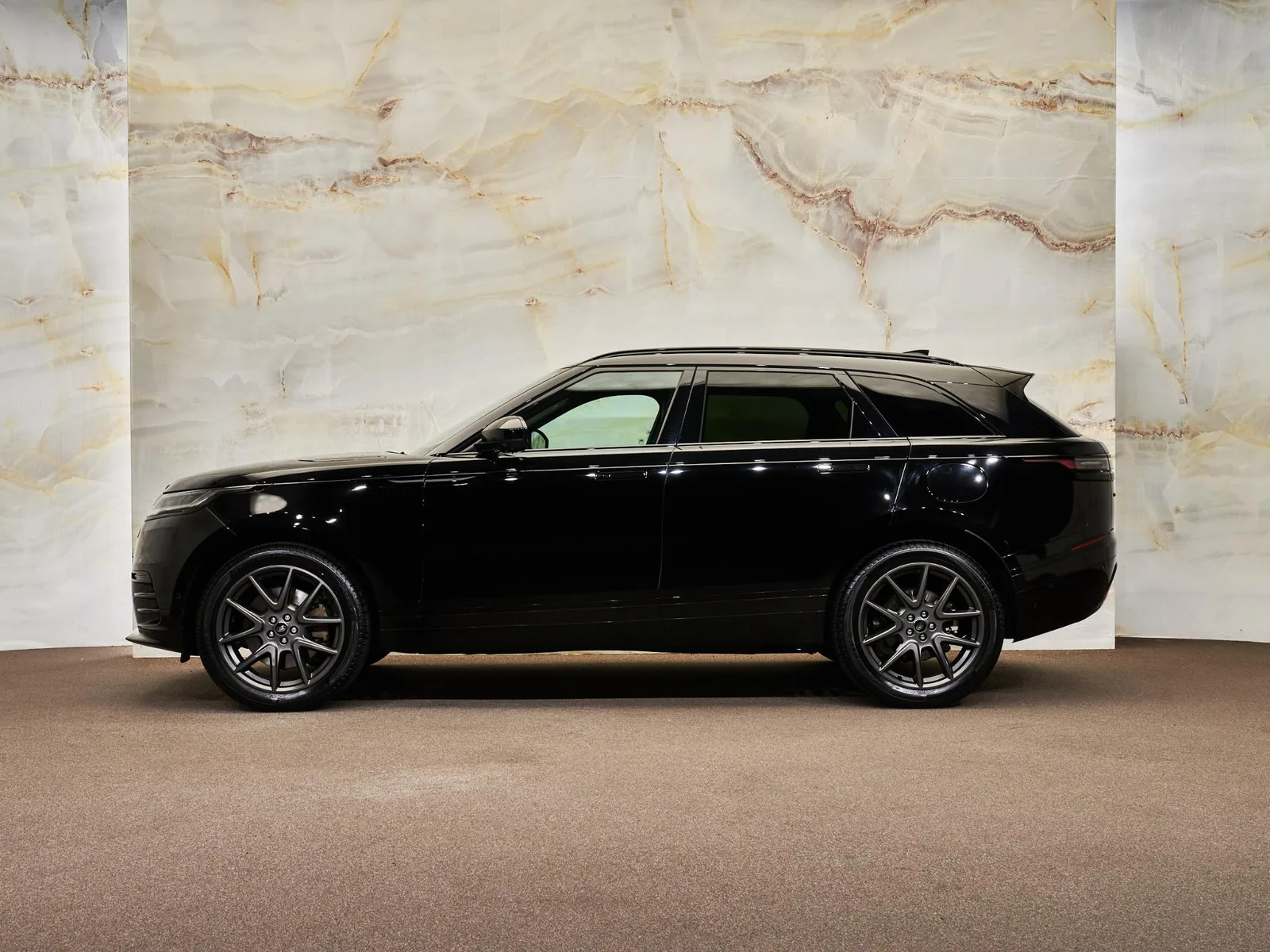 Land Rover Range Rover Velar (2024) — foto 1