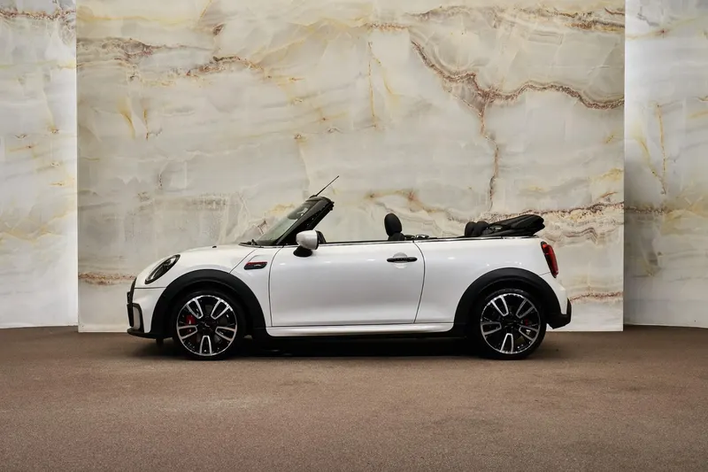 MINI Cabrio (2023)
