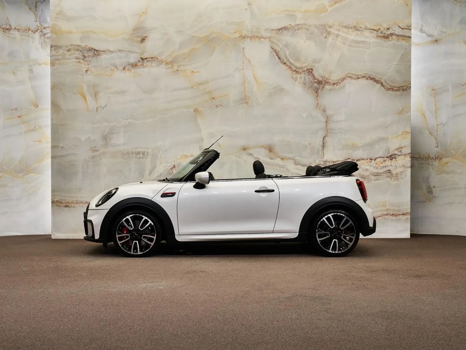 MINI Cabrio (2023) — foto 1
