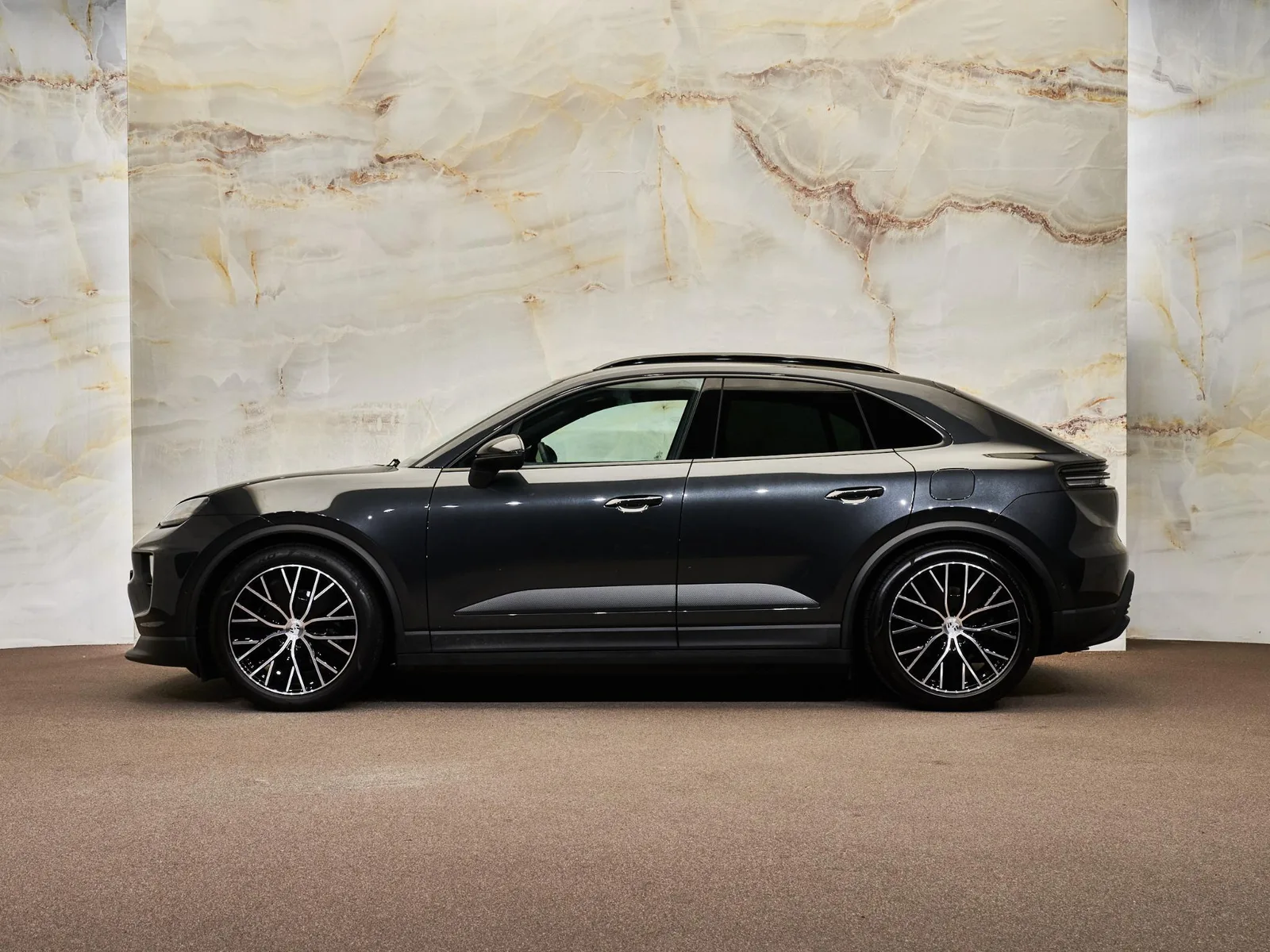 Porsche Macan (2025) — foto 1