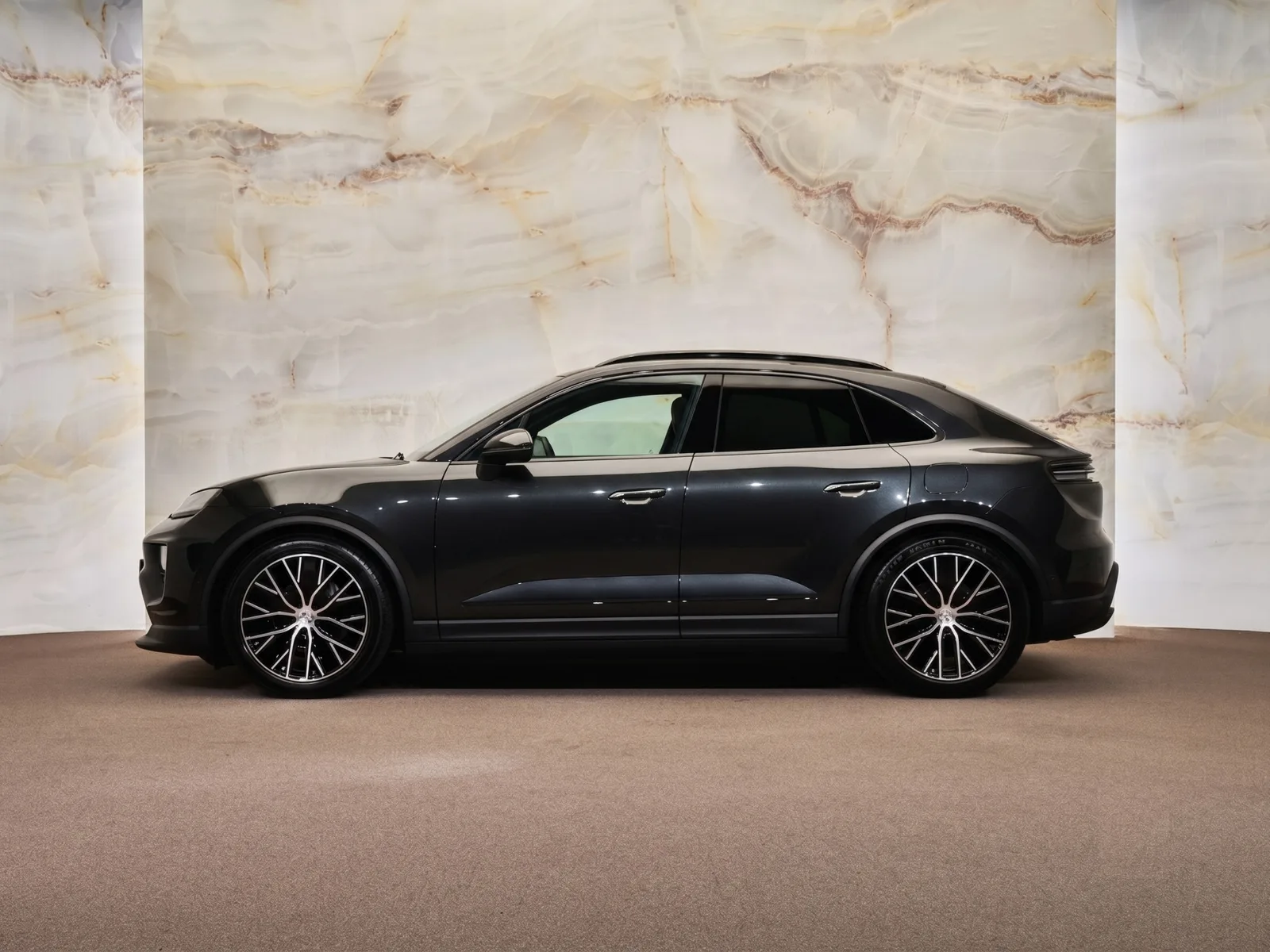 Porsche Macan (2025) — foto 1