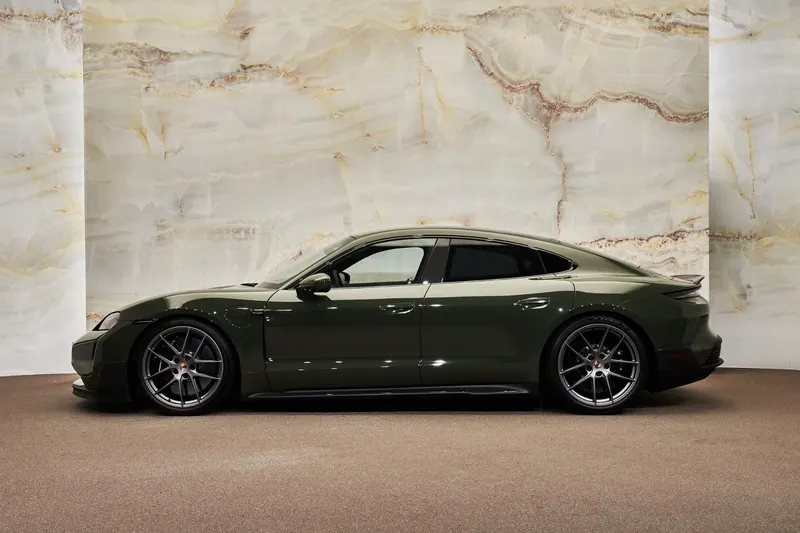 Porsche Taycan (2024)