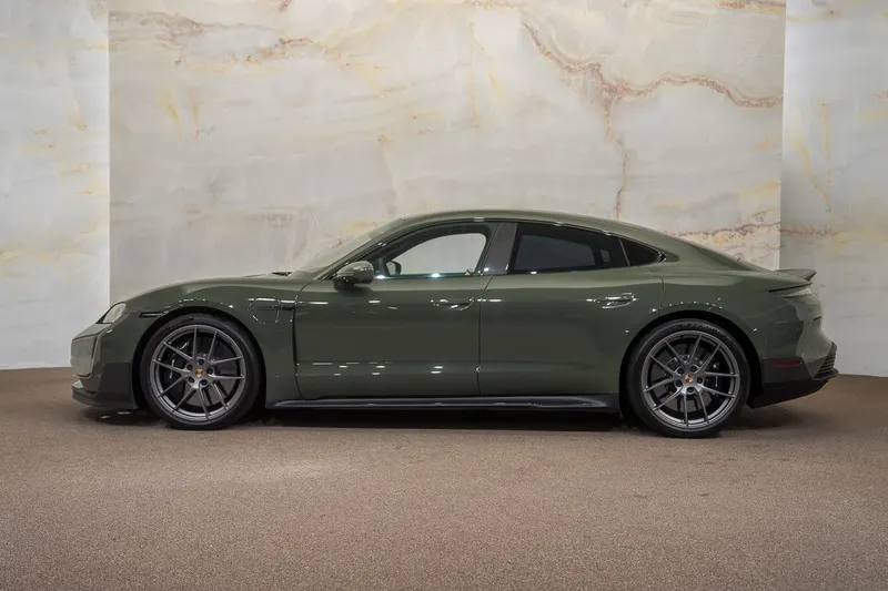 Porsche Taycan (2024)