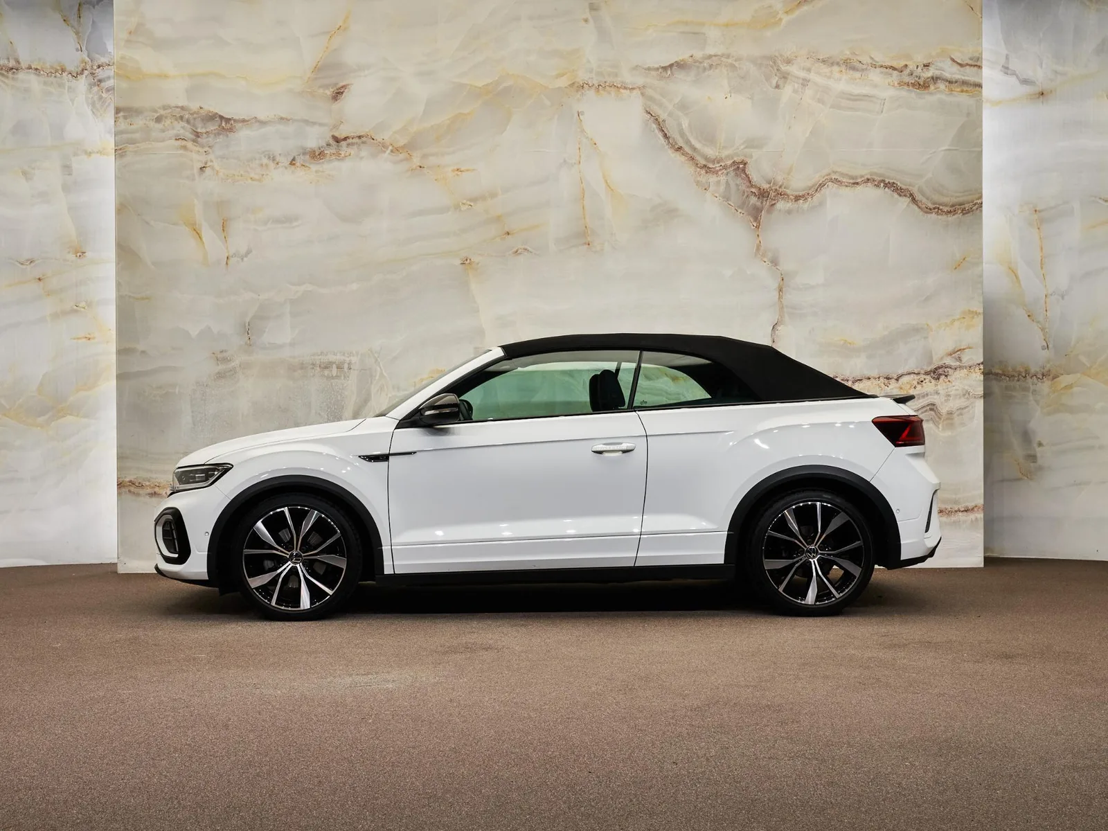 Volkswagen T-Roc (2022) — foto 1