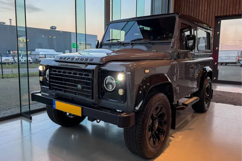 Land Rover Defender (2011)