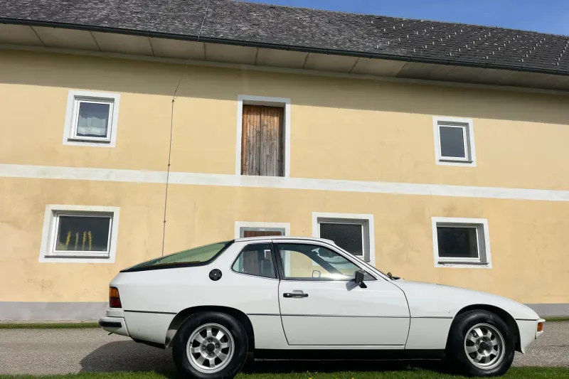Porsche 924 (1979)