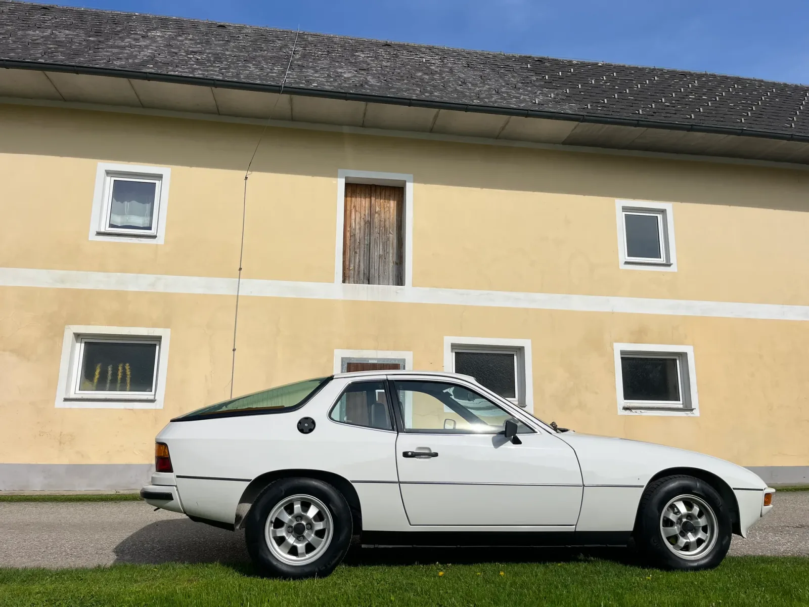 Porsche 924 (1979) — foto 1