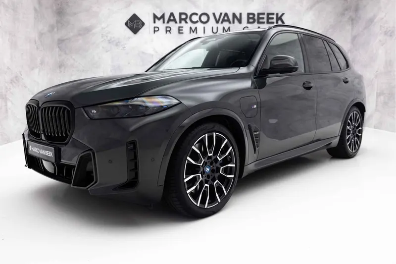 BMW X5 (2023)