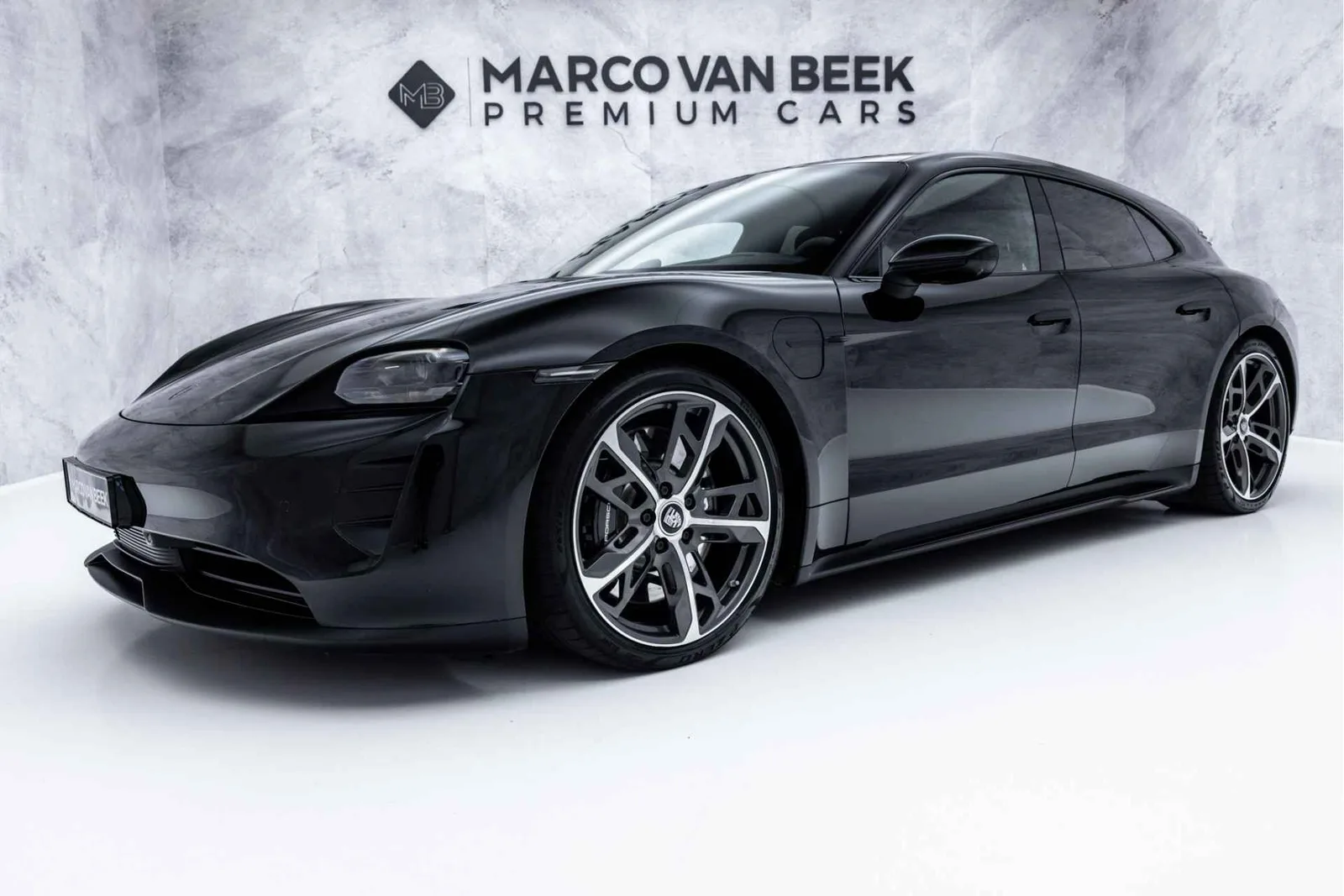 Porsche Taycan (2022) — foto 1