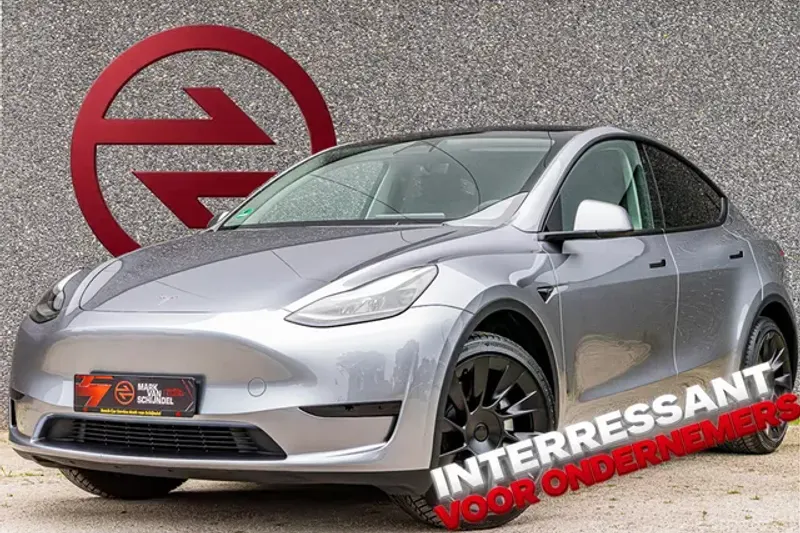 Tesla Model Y (2024)