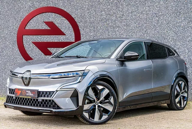 Renault Mégane E-Tech (2023) — foto 1
