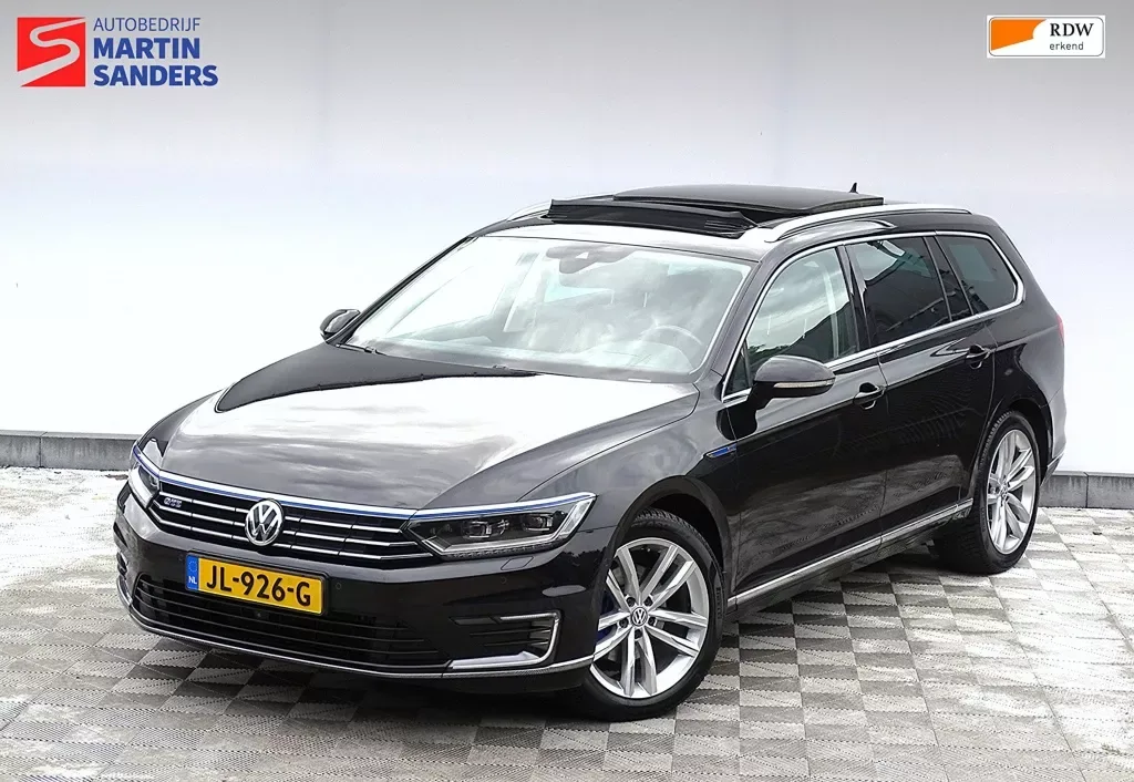 Volkswagen Passat (2015) — foto 1