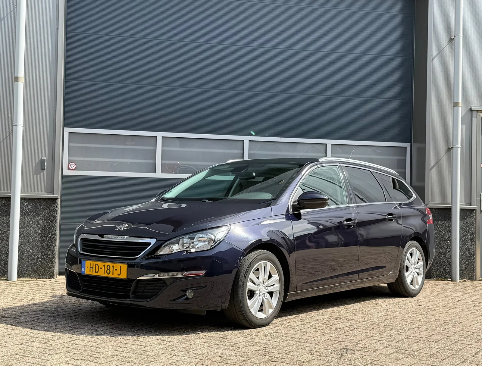 Peugeot 308 (2015) — foto 1