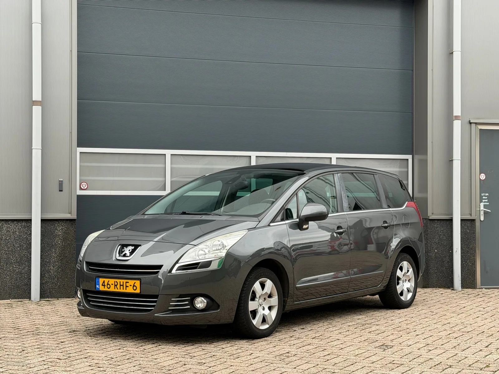 Peugeot 5008 (2010) — foto 1