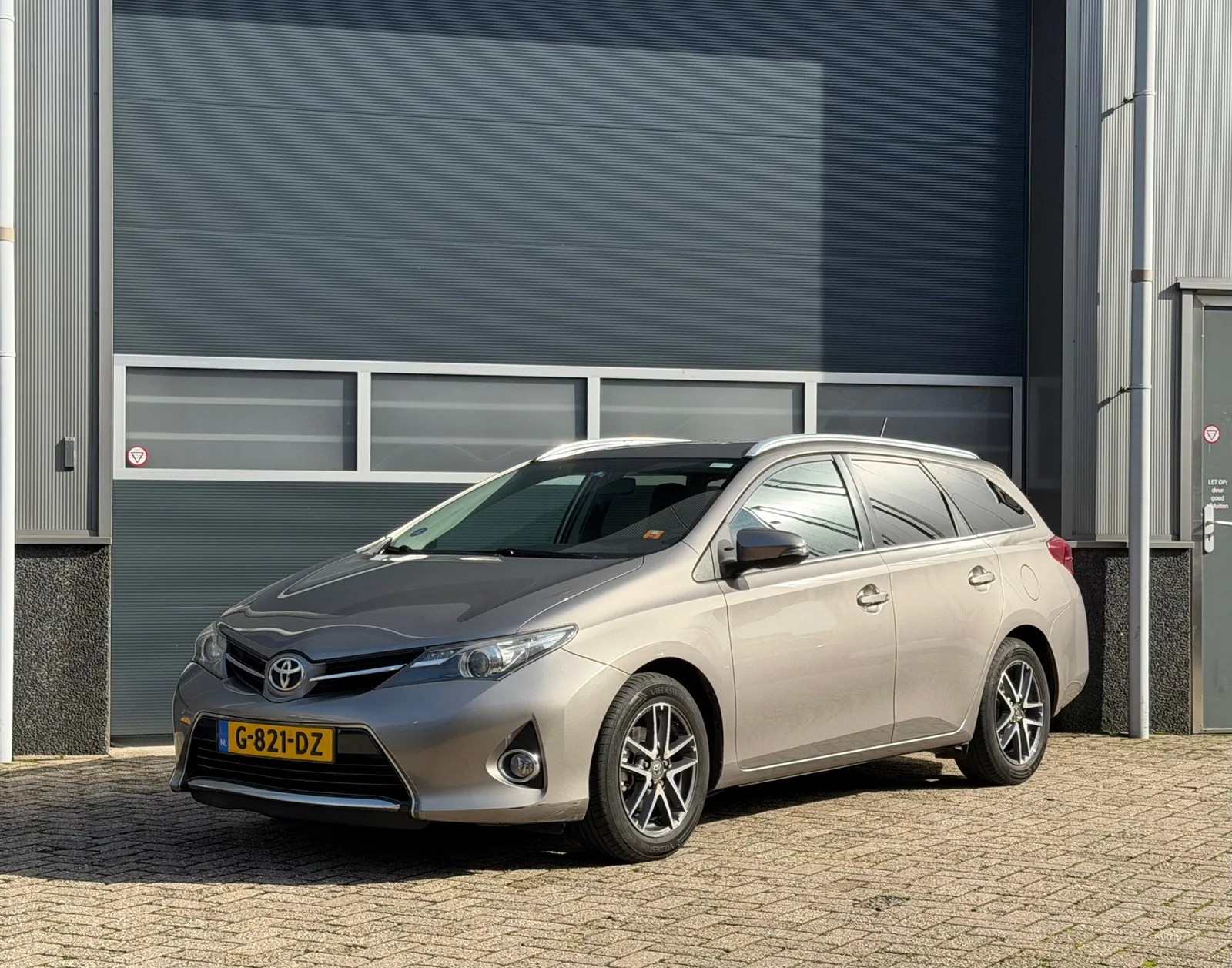 Toyota Auris (2014) — foto 1