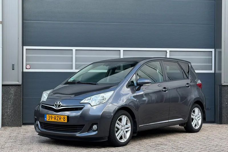 Toyota Verso-S (2011)