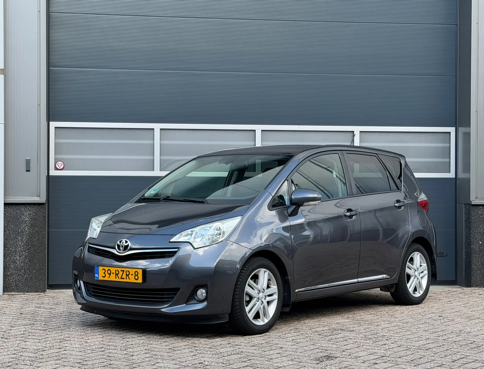 Toyota Verso-S (2011) — foto 1