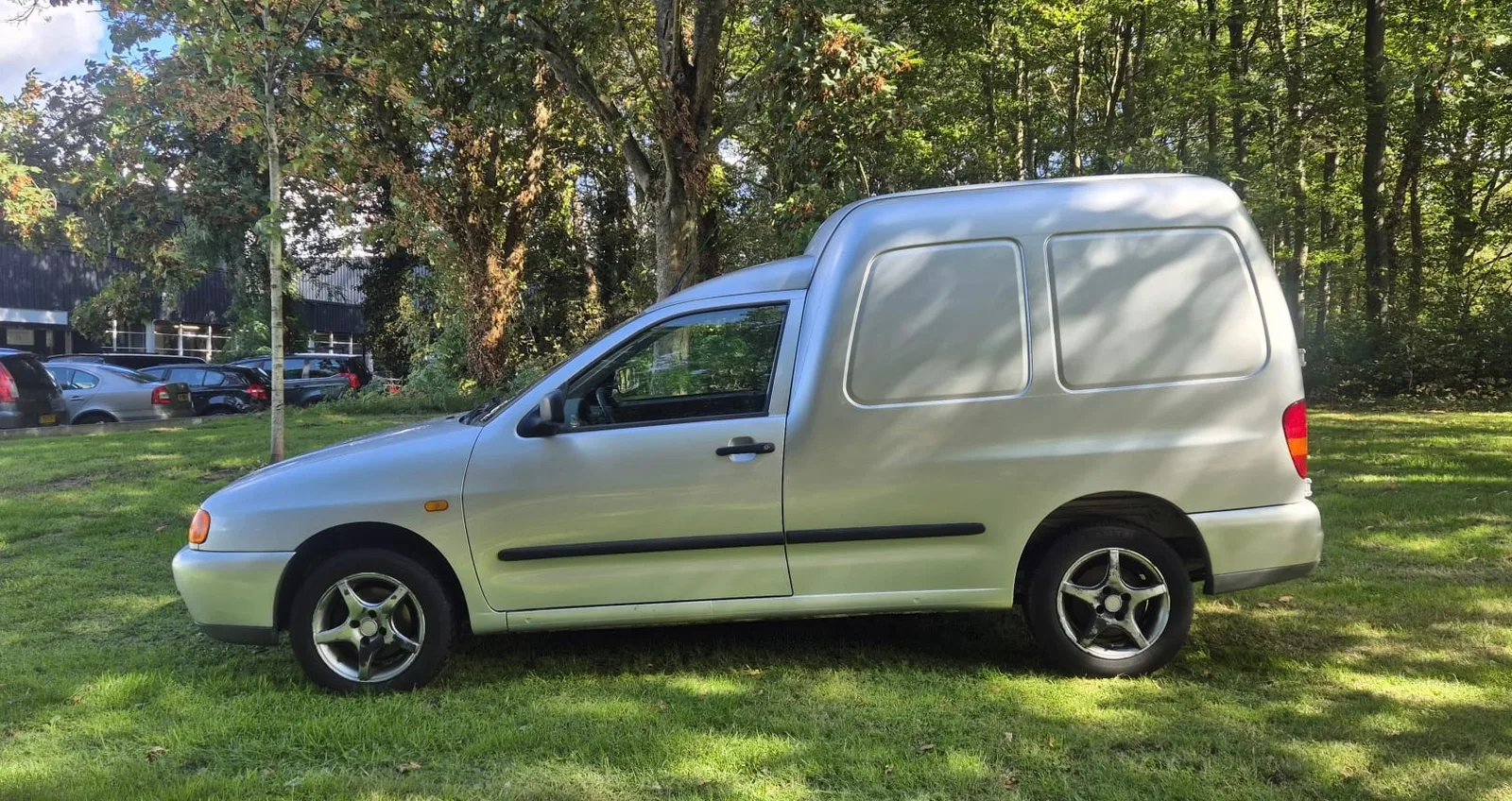 Volkswagen Caddy (2003) — foto 1