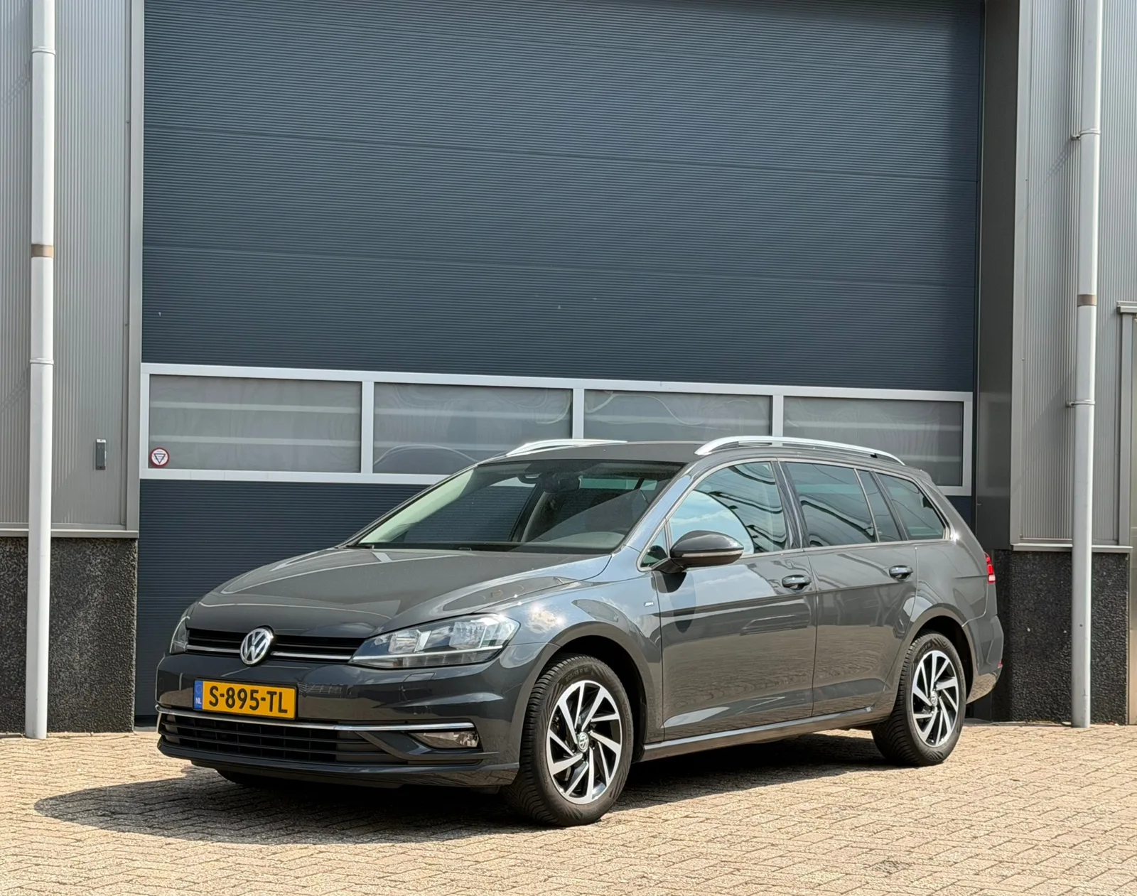 Volkswagen Golf (2019) — foto 1