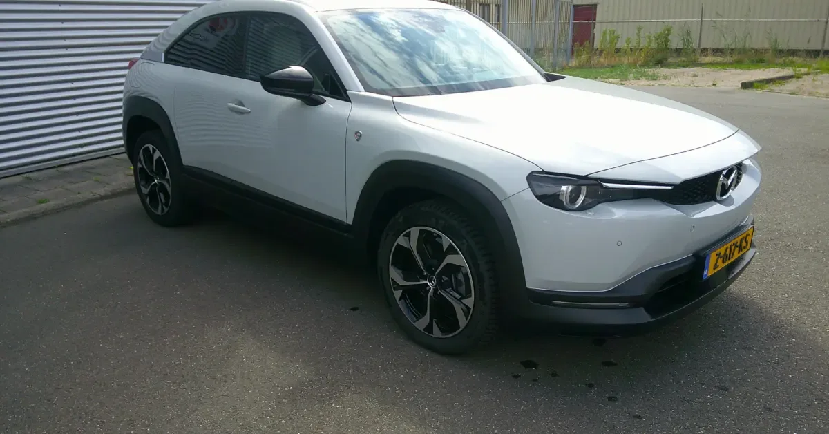 Mazda MX-30 (2024) — foto 1
