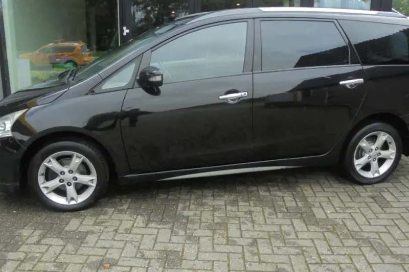 Mitsubishi Grandis (2010)