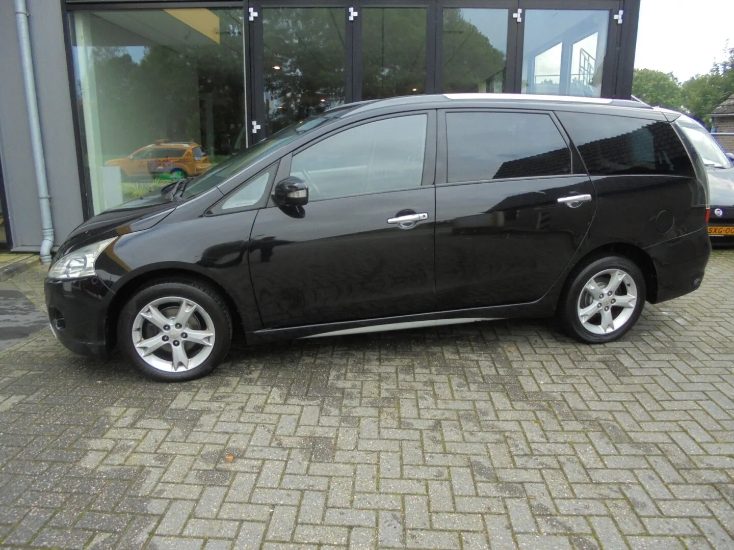 Mitsubishi Grandis (2010) — foto 1