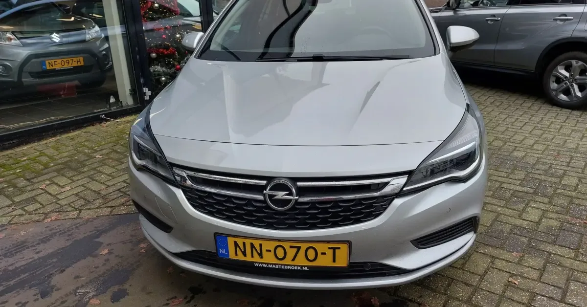 Opel Astra (2017) — foto 1