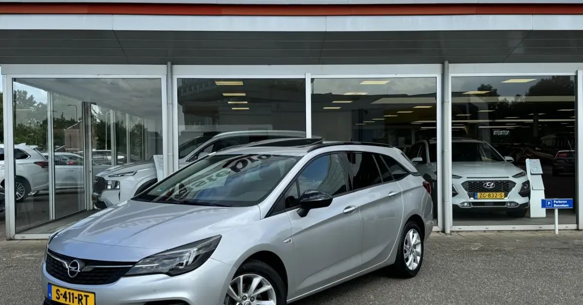 Opel Astra (2022) — foto 1