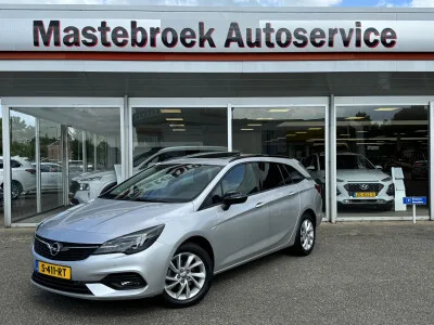 Opel Astra (2022) — foto 1