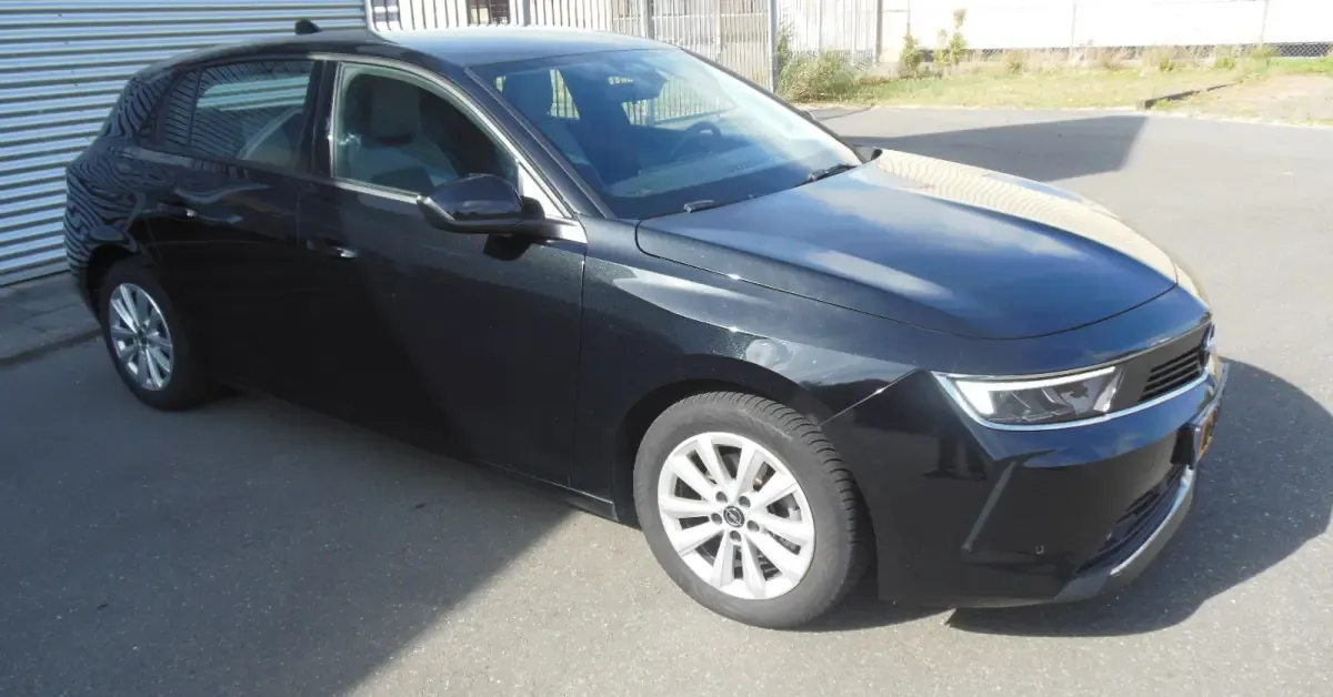 Opel Astra (2022) — foto 1