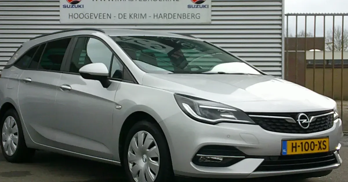 Opel Astra (2020) — foto 1