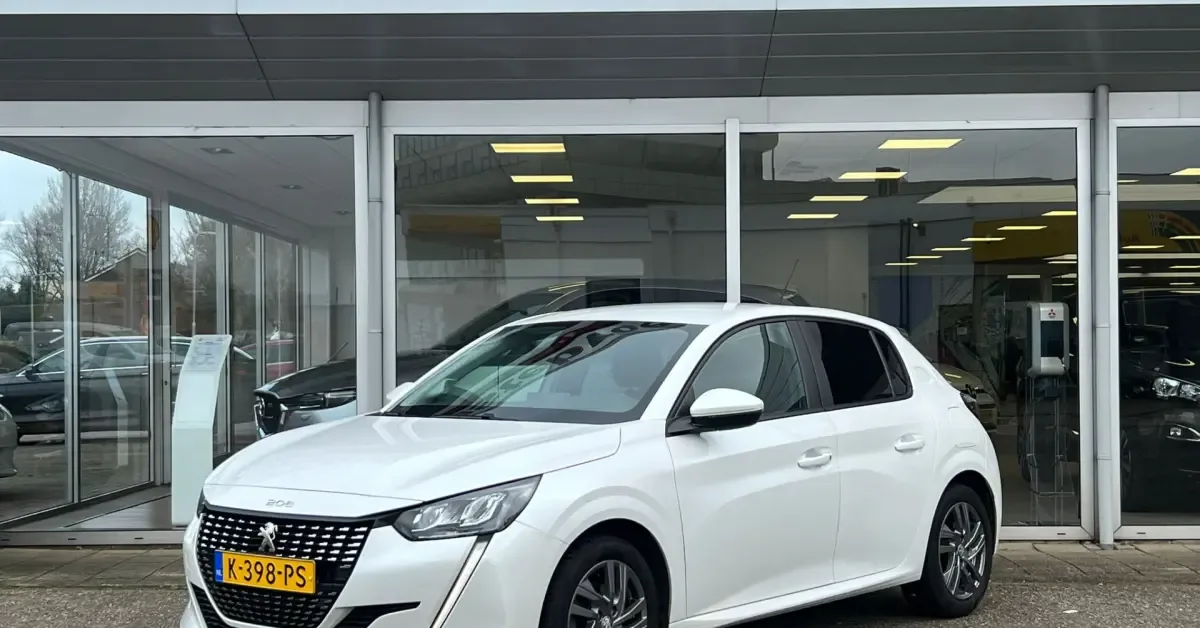 Peugeot 208 (2021) — foto 1
