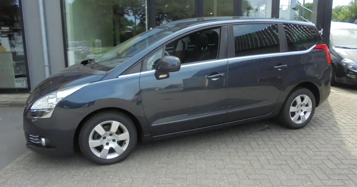 Peugeot 5008 (2012) — foto 1