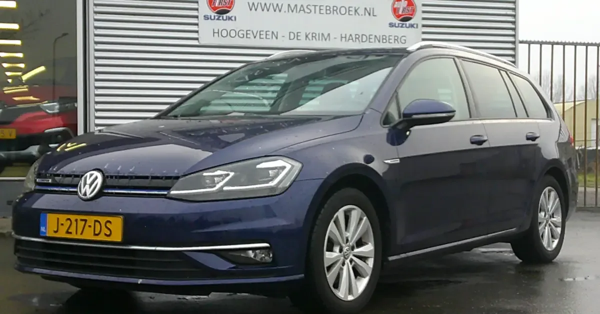 Volkswagen Golf (2020) — foto 1