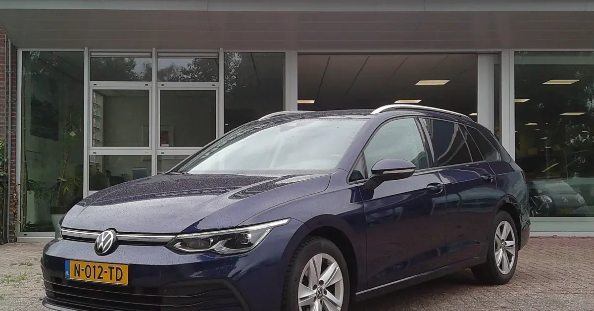 Volkswagen Golf (2022) — foto 1